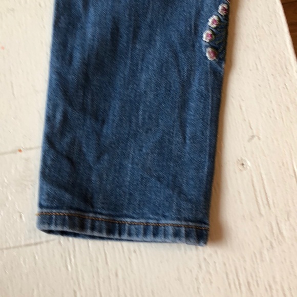 SUPER TRENDY EMBROIDERED DISTRESSED JEANS - Picture 5 of 5